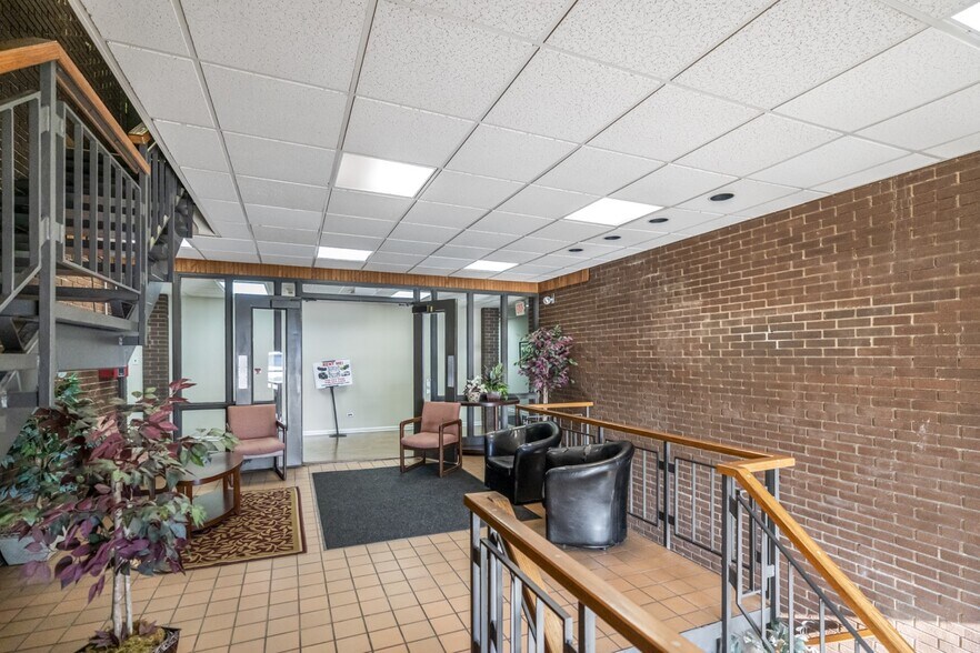 More Photos Of 3612 Lincoln Hwy, Olympia Fields Office For Lease
