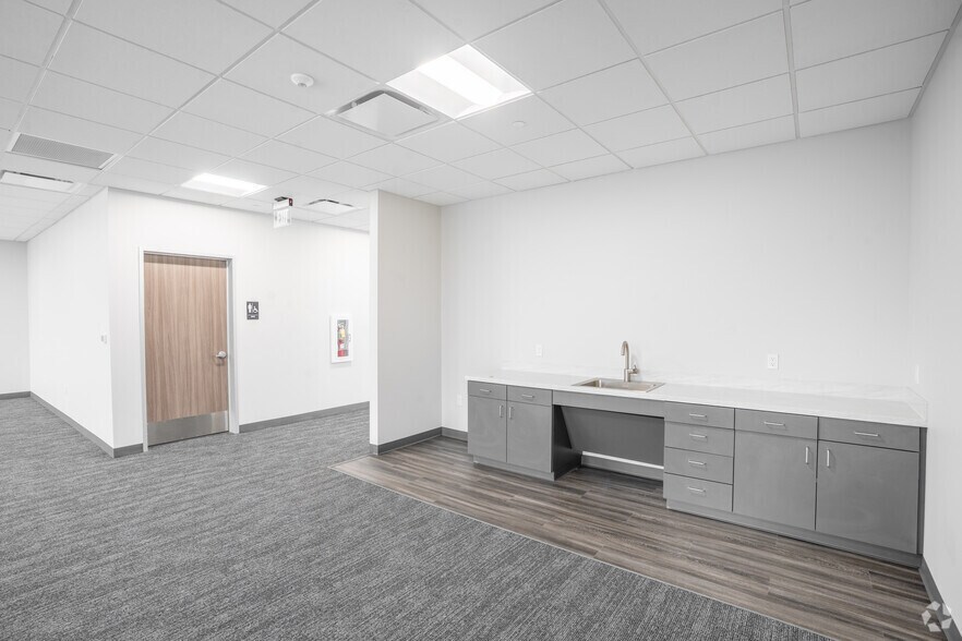 More Photos Of 5814 N Highway 146, Baytown Unknown For Lease