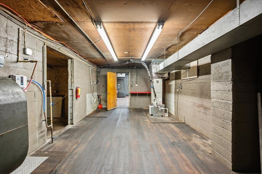 More Photos Of 101 Rock Cliff Dr, Martinsburg Auto Repair For Sale
