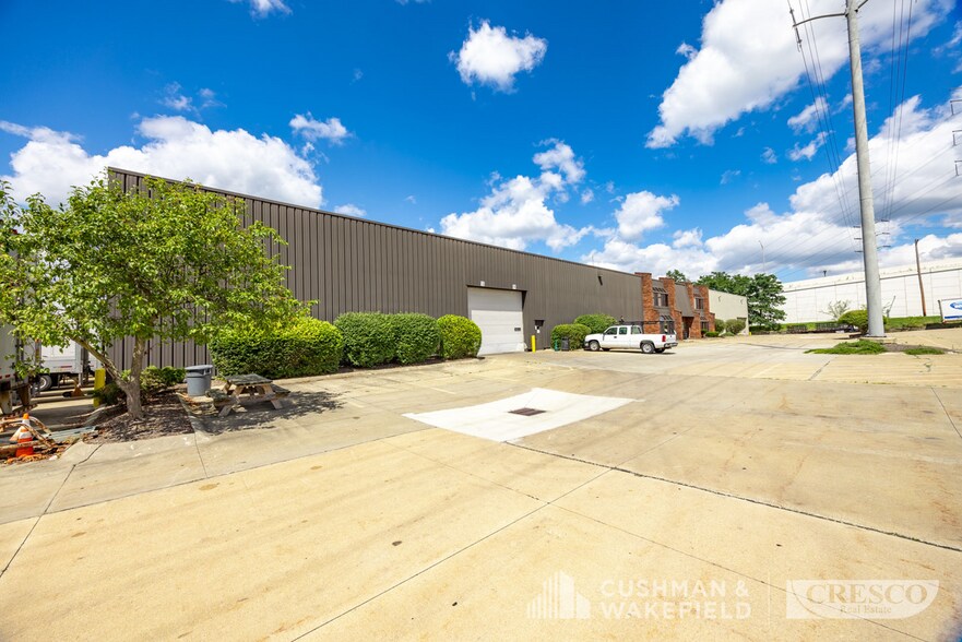 More Photos Of 720 E Highland Rd, Macedonia Warehouse For Lease