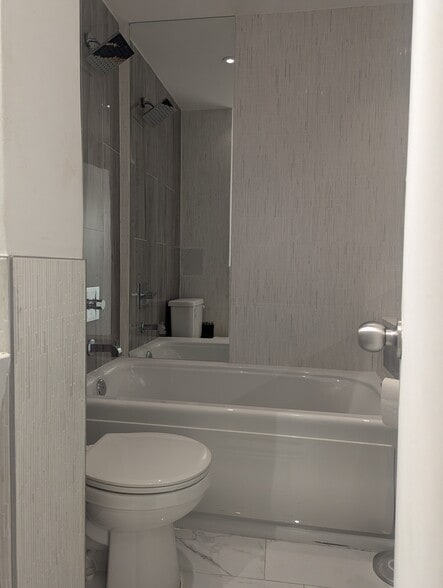 More Photos Of 150 W 58th St, New York Apartments For Lease