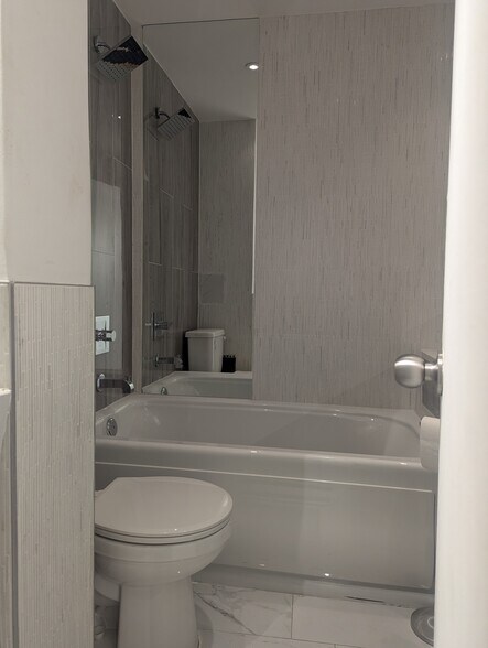 More Photos Of 150 W 58th St, New York Apartments For Lease