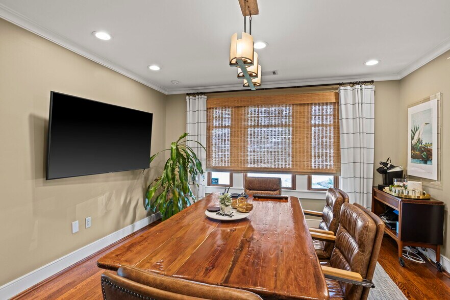 More Photos Of 7 Henderson Rd, Greenville Office For Sale