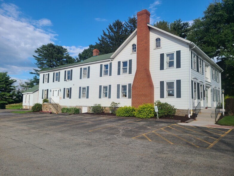 More Photos Of 555 E Main St, Somerset Flex For Sale