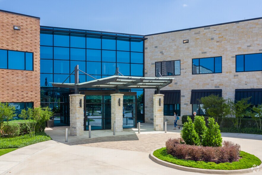 More Photos Of 7300 Eldorado Pky, McKinney Medical For Lease