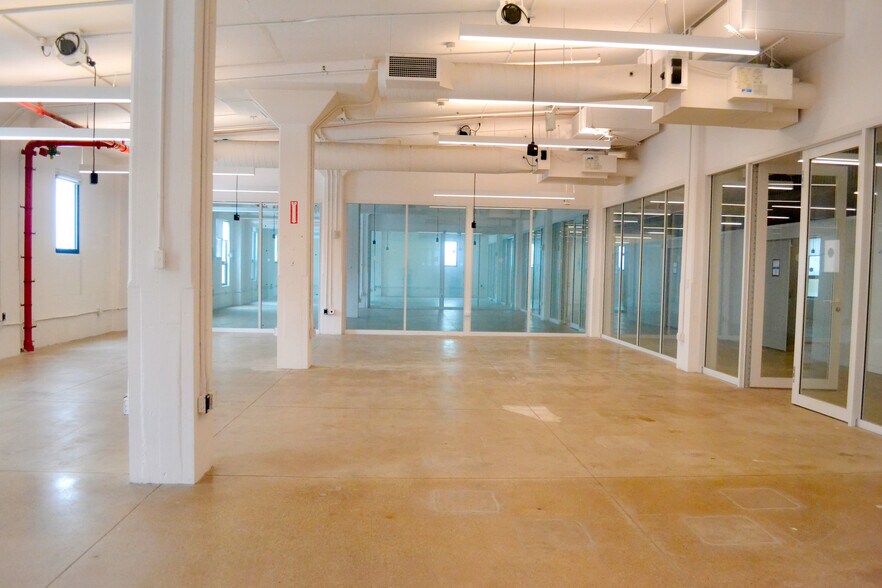 More Photos Of 610 W 26th St, New York Showroom For Lease