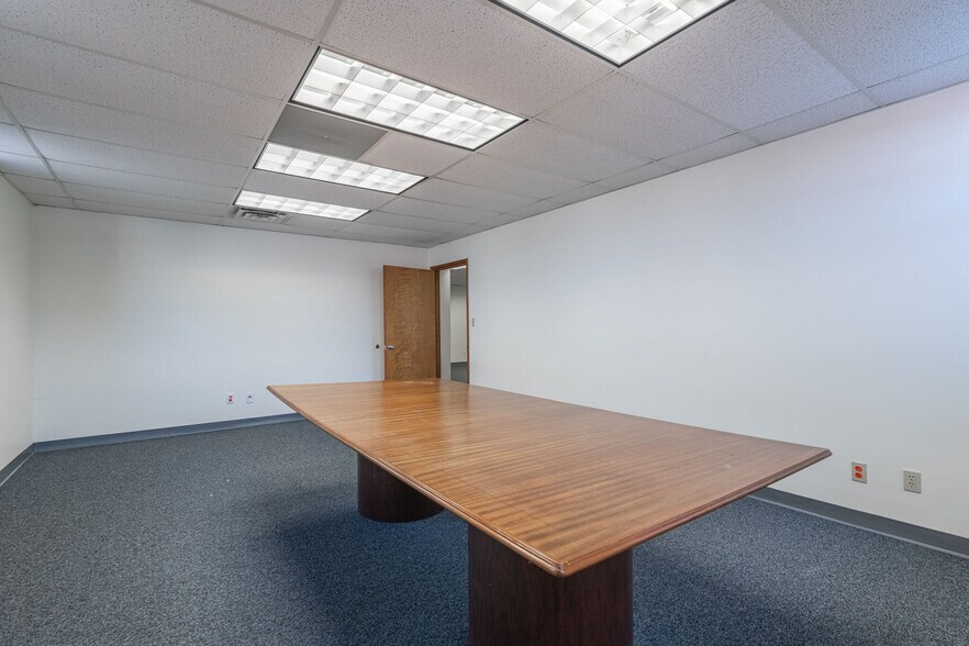 More Photos Of 1130 Vester Ave, Springfield Medical For Lease