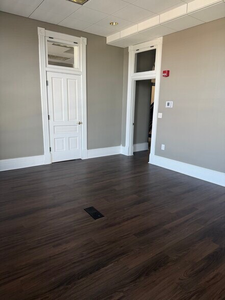 More Photos Of 521 S Main St, Findlay Storefront Retail Office For Lease