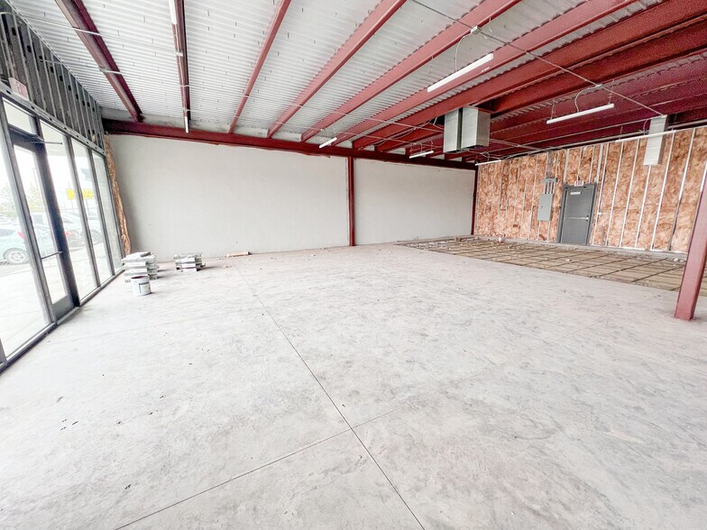 More Photos Of 900 E Florida Ave, Midland Storefront For Lease