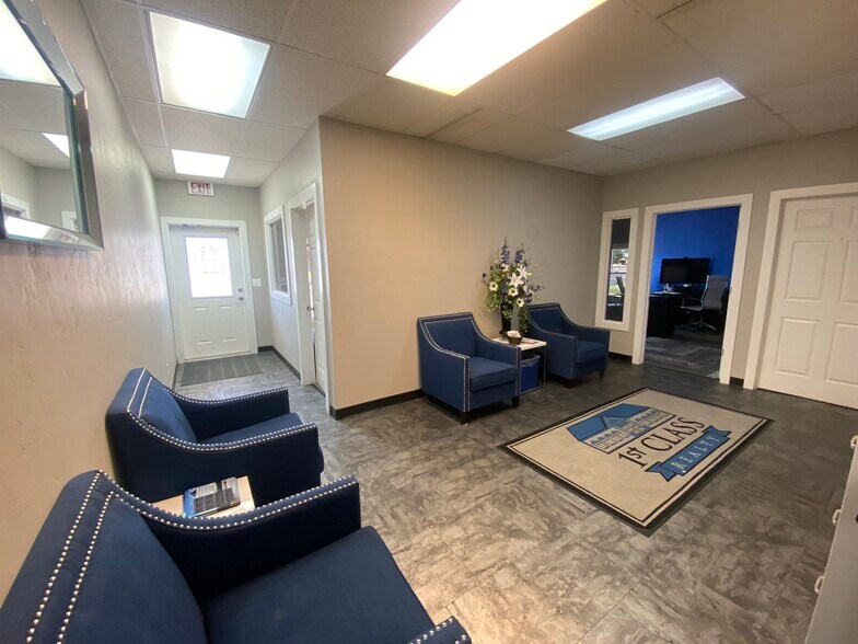 More Photos Of 202 W Lakeway Rd, Gillette Storefront For Sale