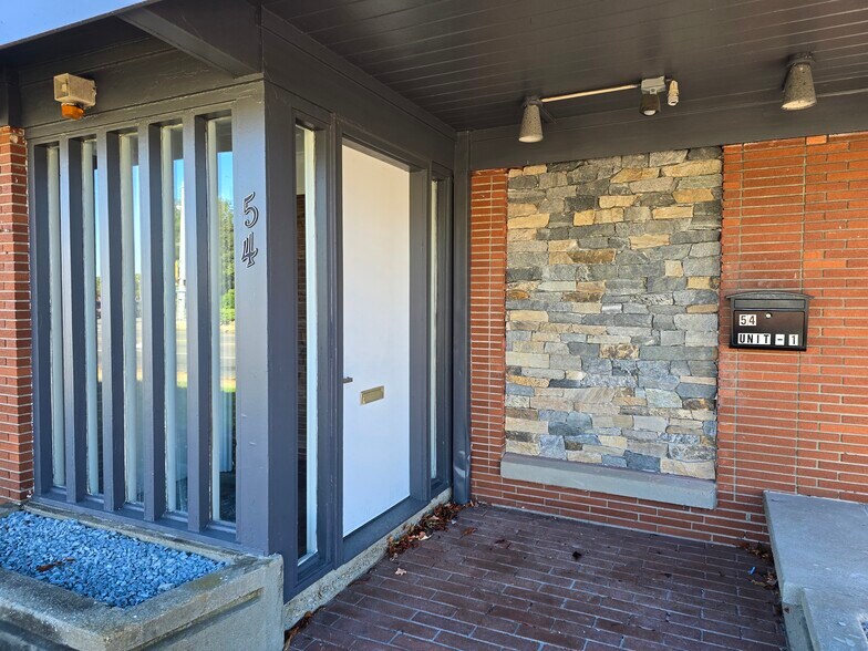 More Photos Of 54 Winthrop St, Taunton Office For Sale