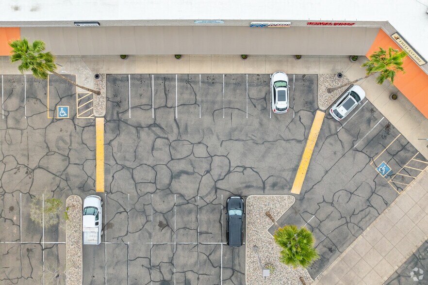 More Photos Of 1107 E Bell Rd, Phoenix General Retail For Lease