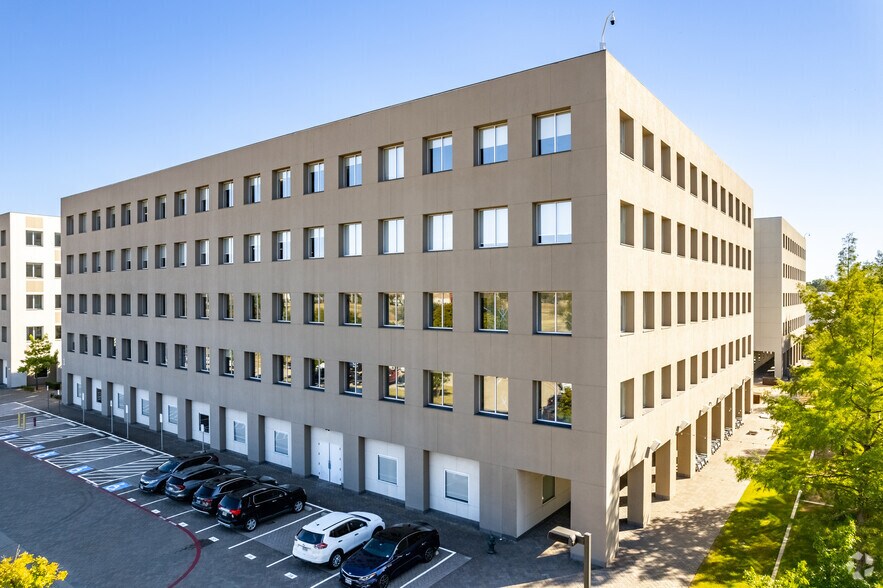 More Photos Of 1500 Solana Blvd, Westlake Unknown For Lease