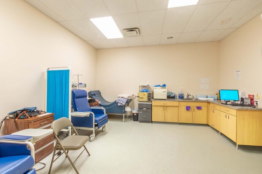 More Photos Of 799 Northern Blvd, South Abington Medical For Sale