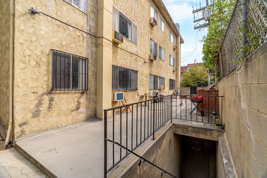 More Photos Of 1825 N Gramercy Pl, Los Angeles Apartments For Sale