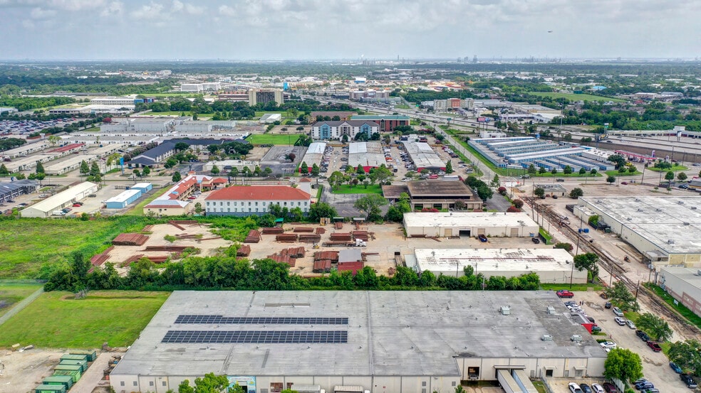 More Photos Of 8206 Mosley Rd, Houston Warehouse For Lease