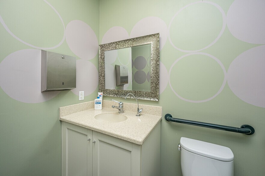 More Photos Of 234 Mathis Ferry Rd, Mount Pleasant Office For Lease