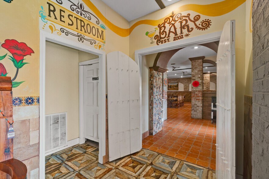 More Photos Of 929 US-98, Columbia Restaurant For Sale