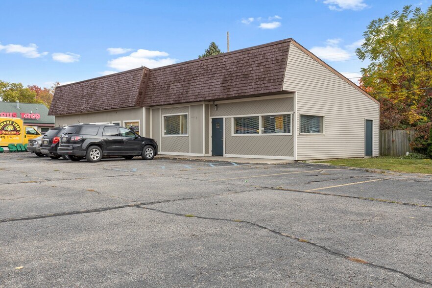 Primary Photo Of 1909 W Saginaw St, Lansing Restaurant For Sale