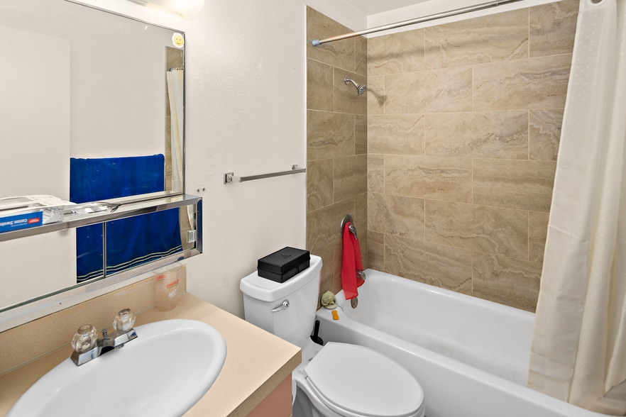 More Photos Of 739 S 3rd Ave, Kent Apartments For Sale