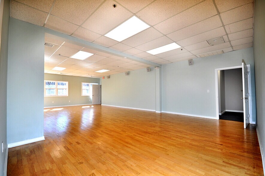 More Photos Of 75 Berlin Rd, Cromwell Medical For Lease