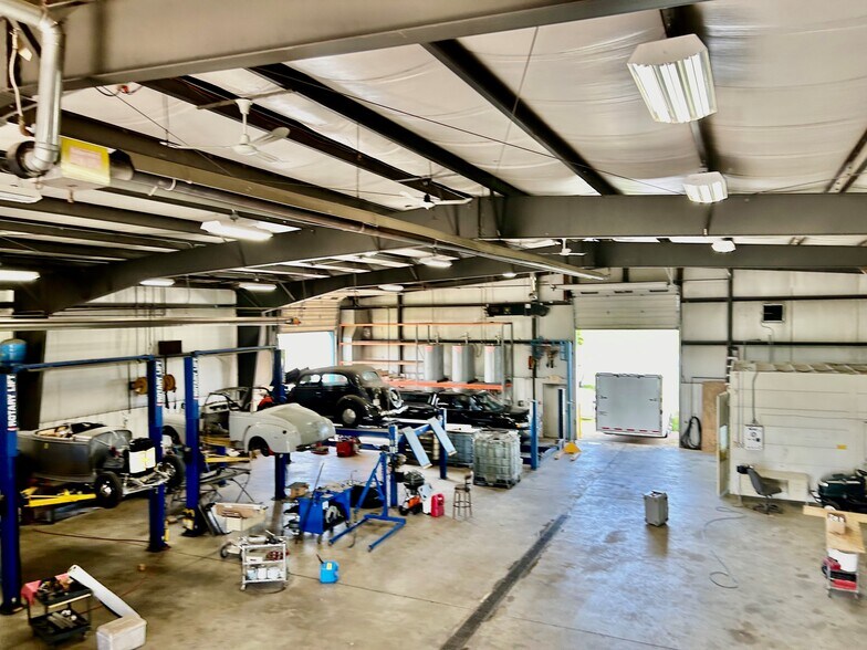 More Photos Of 2501 Runway Dr, Waupaca Auto Repair For Sale