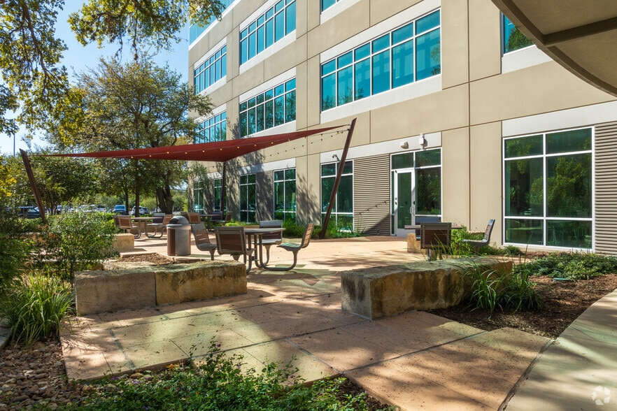 More Photos Of 19122 N US Highway 281, San Antonio Office For Lease