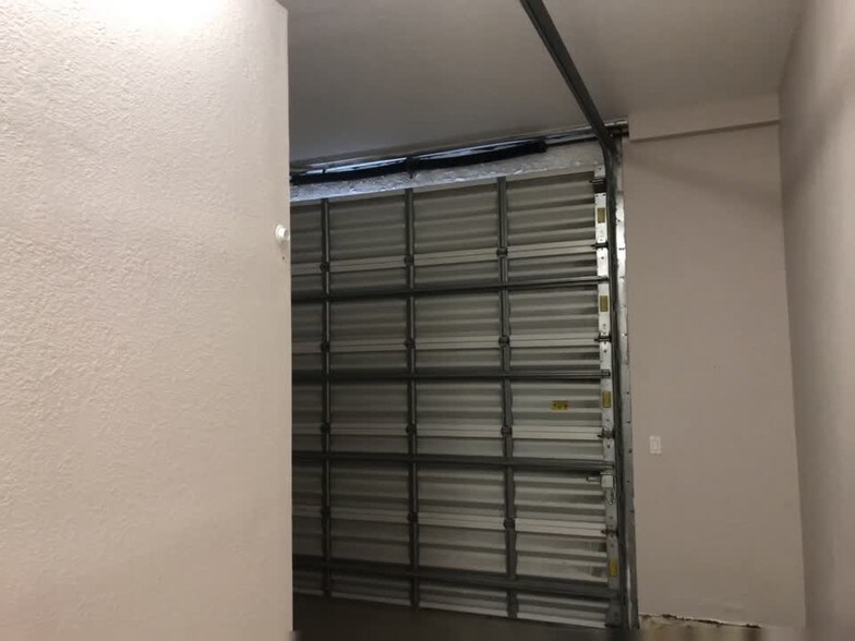 More Photos Of 2408-2412 N Dixie Hwy, Wilton Manors Warehouse For Lease