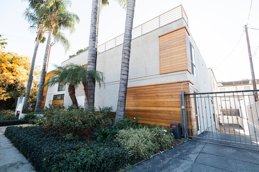 Primary Photo Of 13558 Moorpark St, Sherman Oaks Apartments For Sale