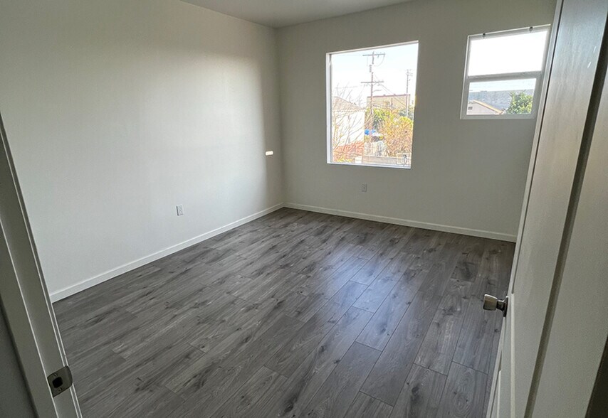 More Photos Of , Los Angeles Flex For Sale