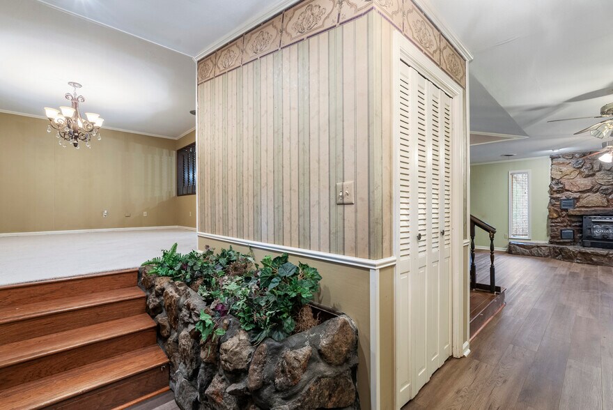 More Photos Of 30 Broadview St, Greenbrier Office For Sale