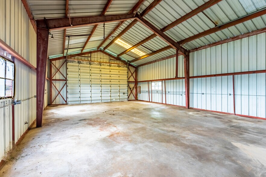 More Photos Of 1021 Grove st, Kaufman Warehouse For Sale