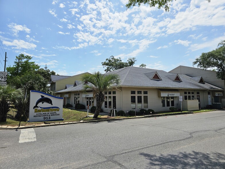 More Photos Of 913 Gulf Breeze Pky, Gulf Breeze Storefront Retail Office For Sale