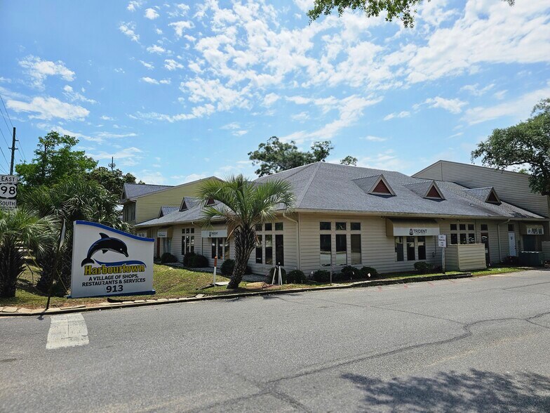 More Photos Of 913 Gulf Breeze Pky, Gulf Breeze Storefront Retail Office For Sale