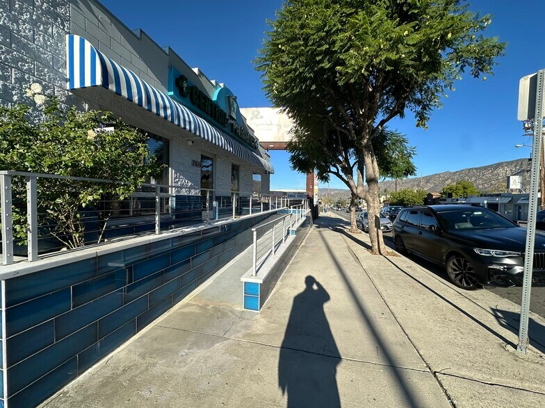 More Photos Of 7616 Foothill Blvd, Tujunga Freestanding For Sale