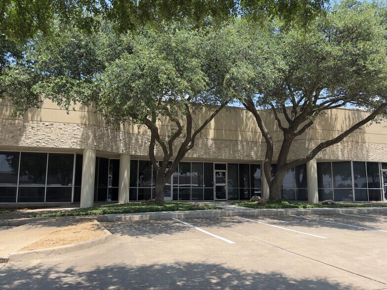 More Photos Of 2833 Trinity Square Dr, Carrollton Research And Development For Lease