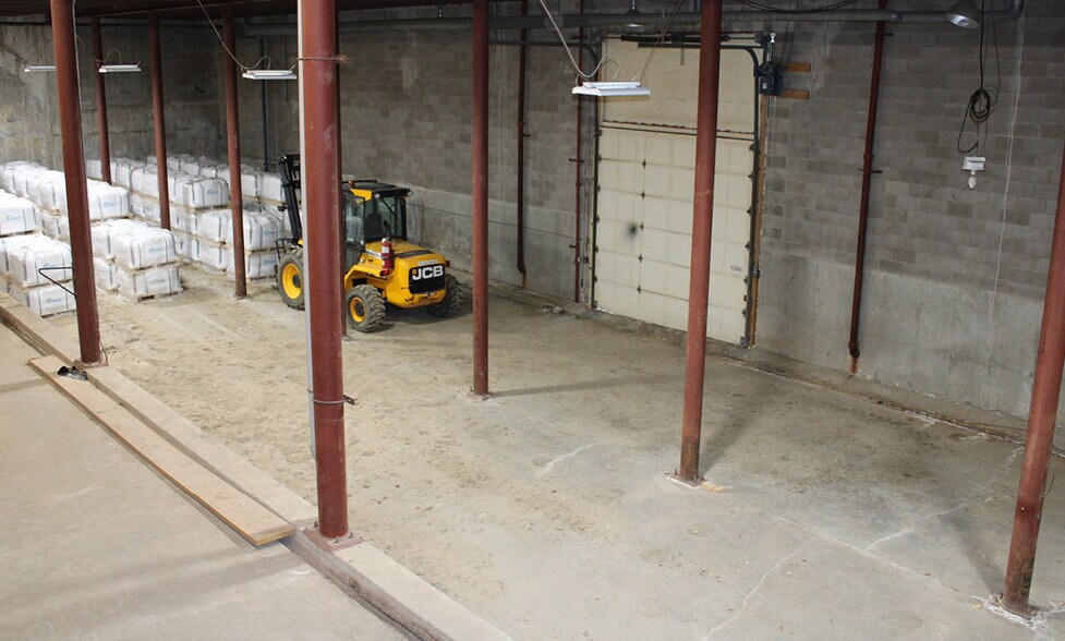More Photos Of 1605 Caribou St E, Moose Jaw Industrial For Sale