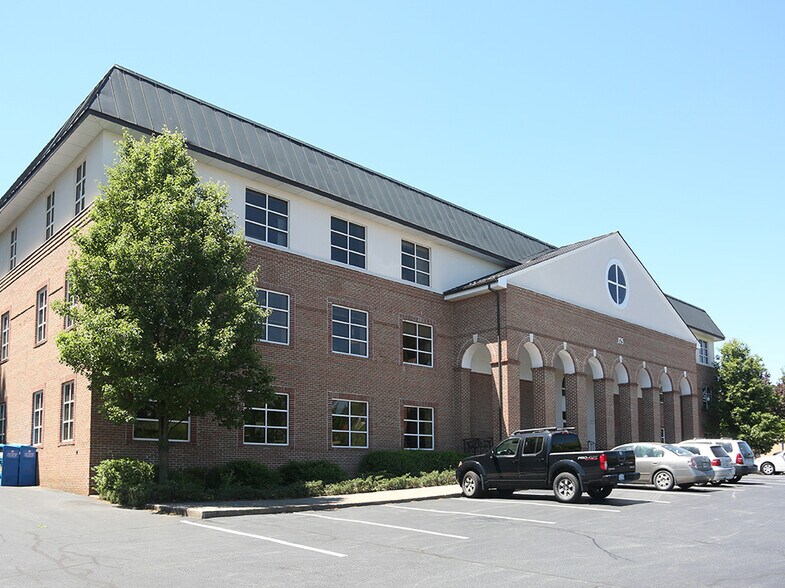 More Photos Of 375 Greenbrier Dr, Charlottesville Office For Lease