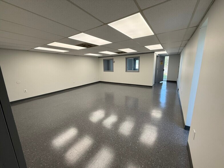 More Photos Of 450 Corporate Blvd, Rock Hill Warehouse For Lease