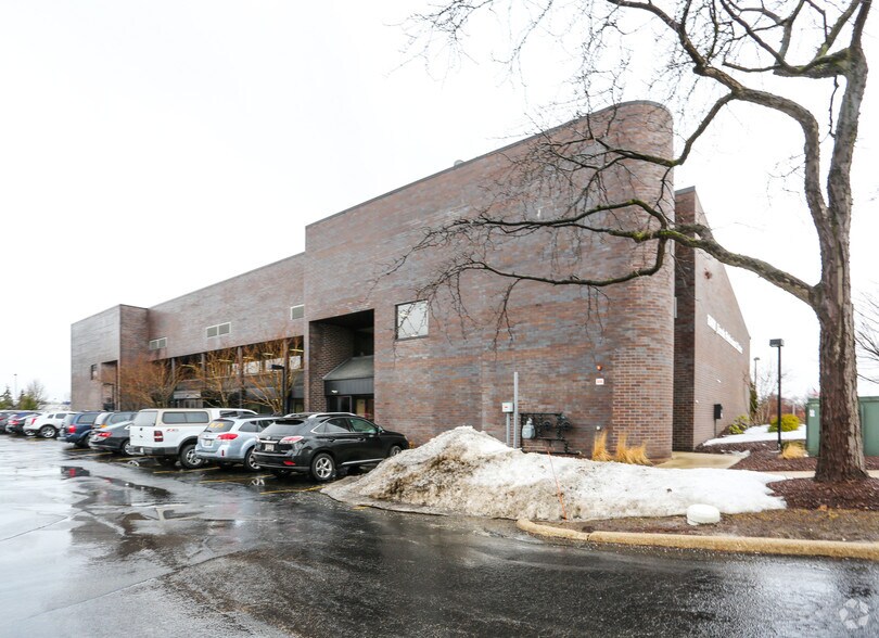 More Photos Of 10401 W Lincoln Ave, Milwaukee Office For Sale