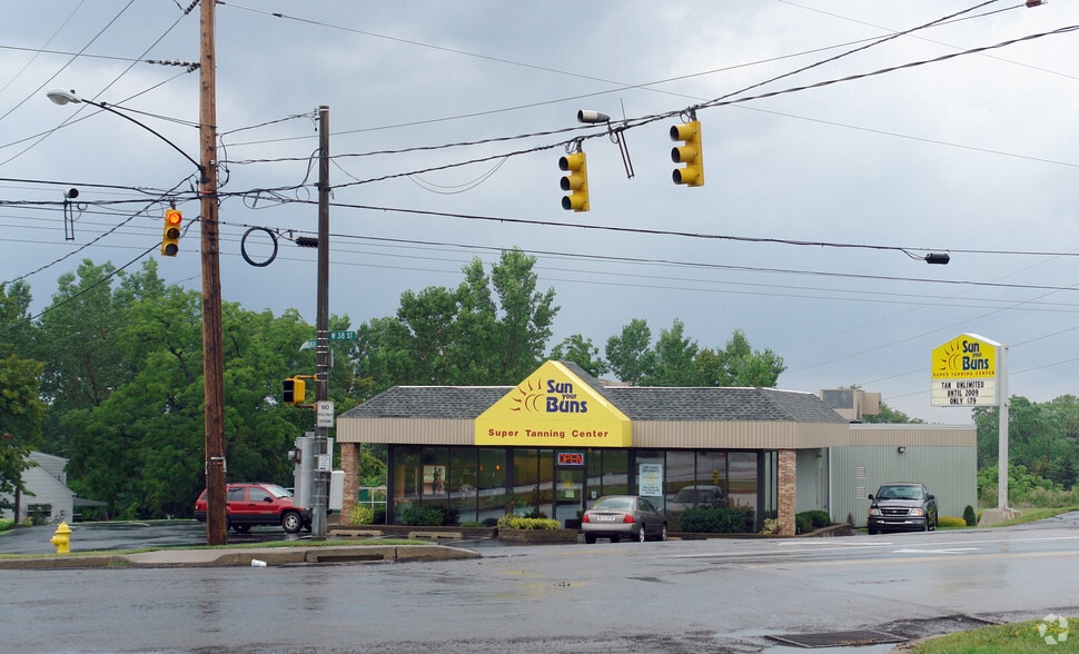 Primary Photo Of 2178 W 38th St, Erie Storefront Retail Office For Sale