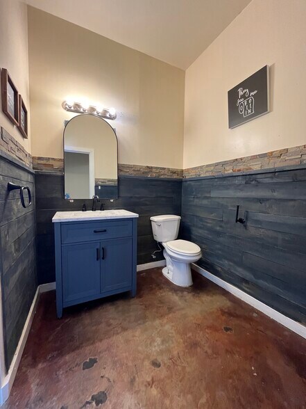 More Photos Of 513 Thompson Ln, Austin Flex For Lease