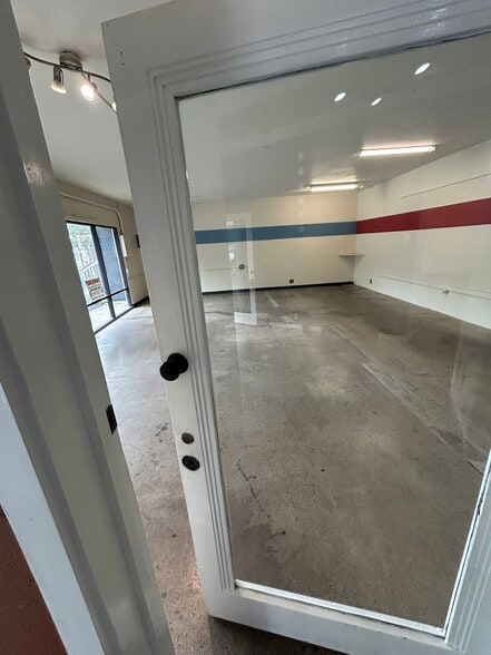 More Photos Of 245 Van Buren St, Eugene Freestanding For Lease
