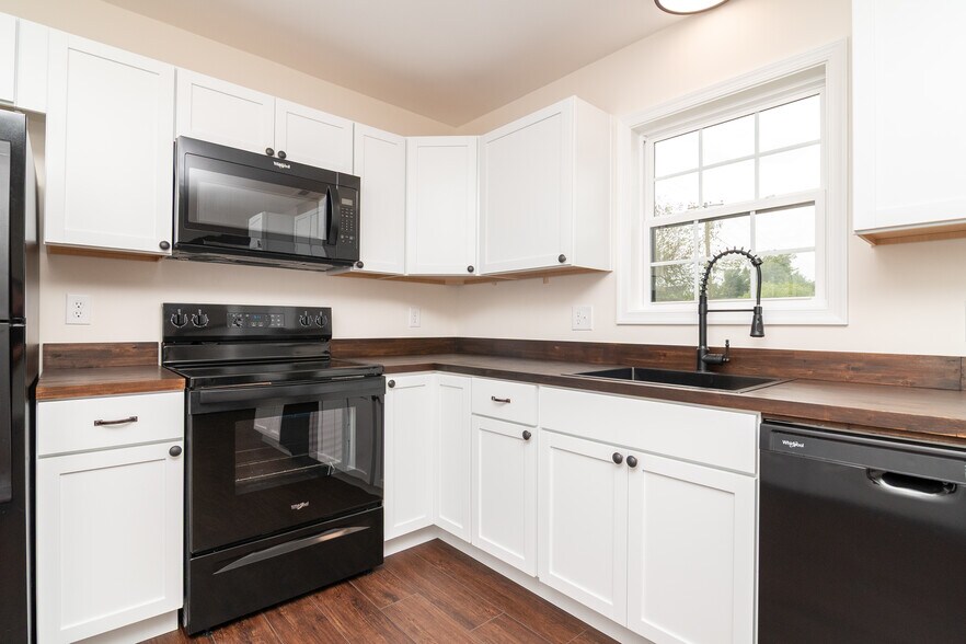 More Photos Of 105 E Adams St, Georgetown Apartments For Sale