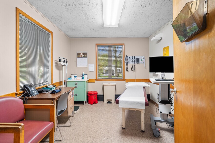 More Photos Of 400 W Butler St, Mercer Medical For Sale