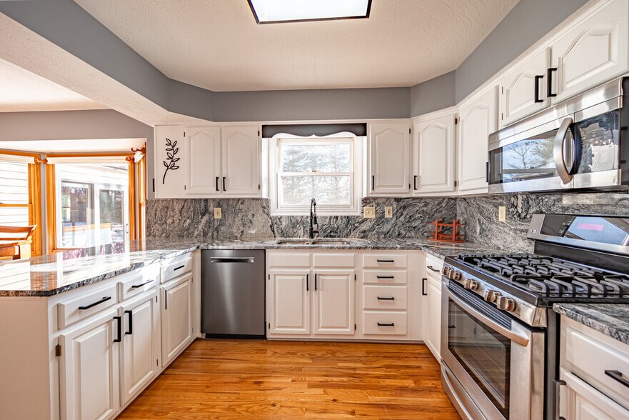 More Photos Of 49 Concord Ct, Johnstown Specialty For Lease