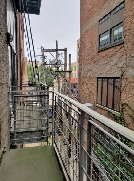 More Photos Of 824 W Superior St, Chicago Office Residential For Sale