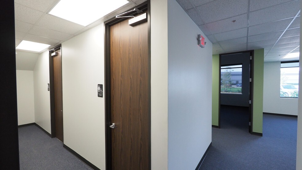 More Photos Of 21110 N Summitry Cir, Katy Warehouse For Lease