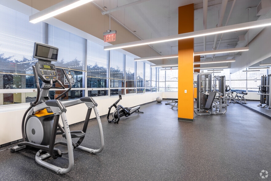 More Photos Of 925 Westchester Ave, White Plains Office For Lease