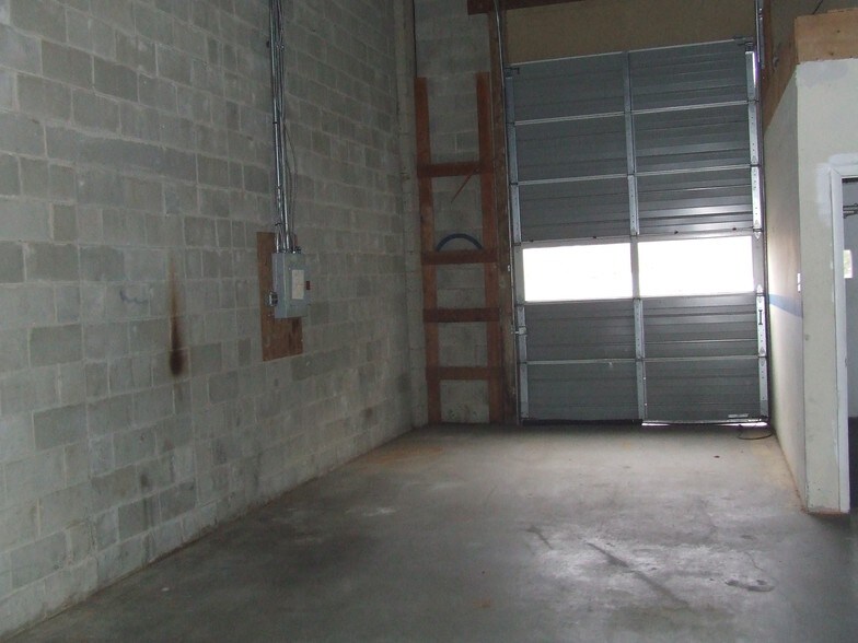 More Photos Of 876 N Lenola Rd, Moorestown Warehouse For Lease